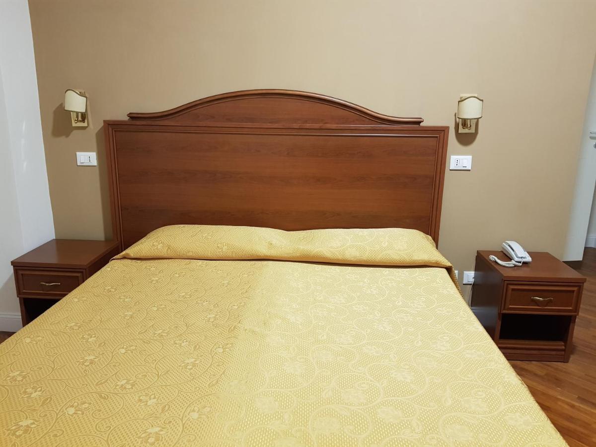 Hotel Villa Aricia アリッチャ エクステリア 写真