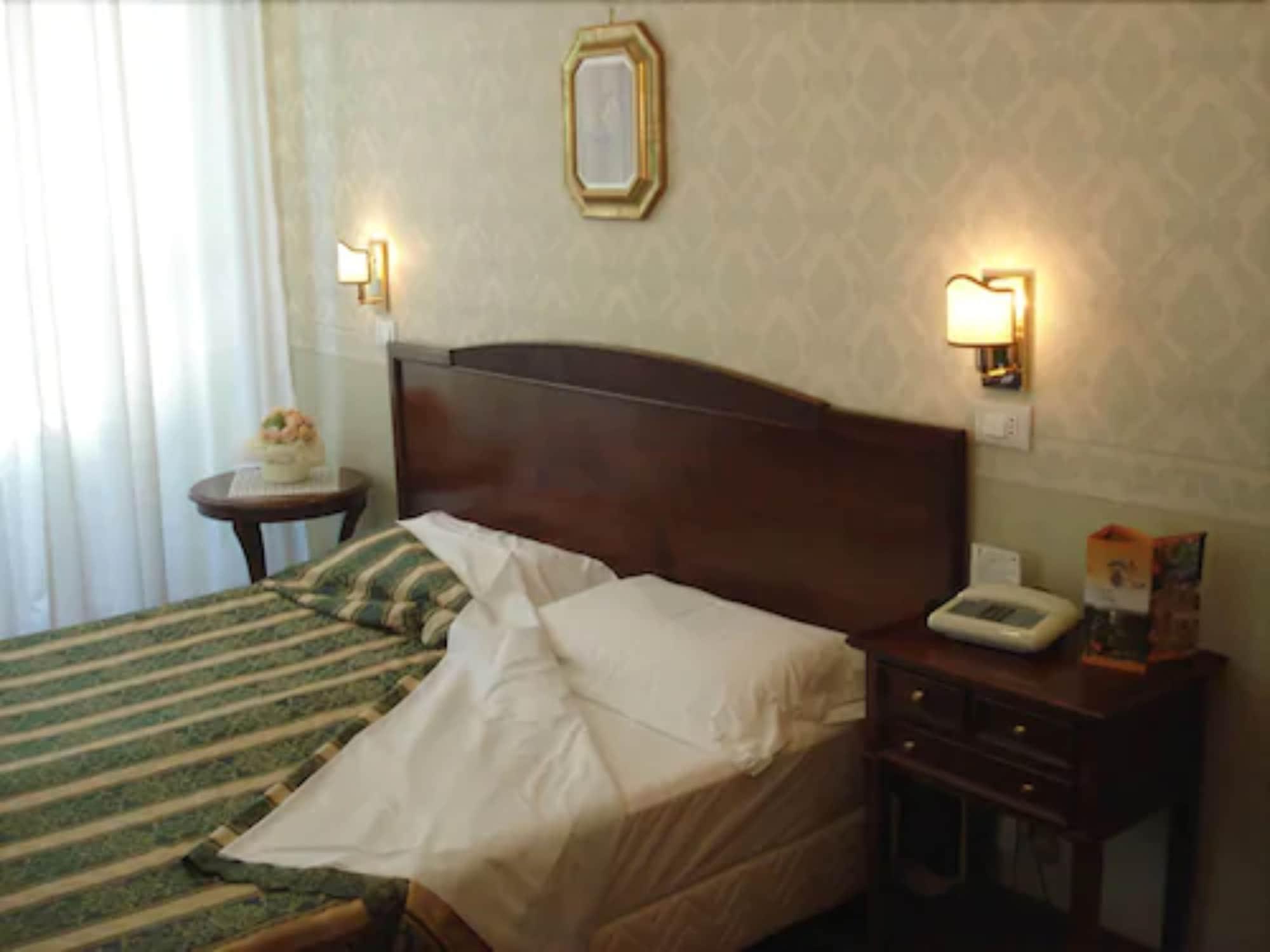 Hotel Villa Aricia アリッチャ エクステリア 写真