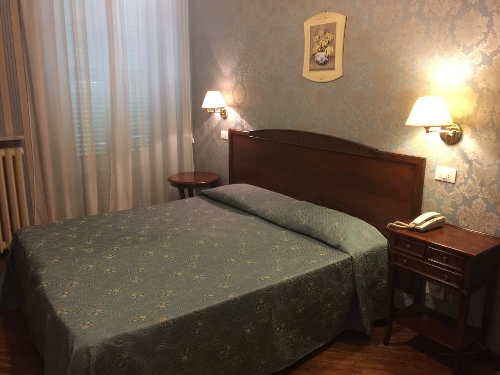 Hotel Villa Aricia アリッチャ エクステリア 写真